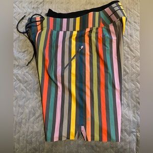 Lululemon lined shorts‎ mens size 36 NWOT multicolored